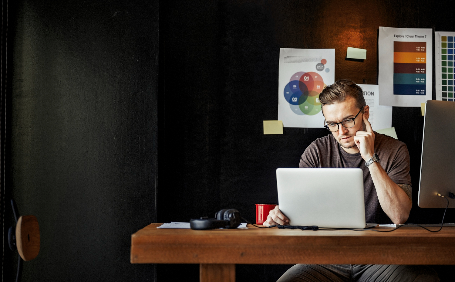 12 Smart Online Business Ideas You Can Start from Home in 2025